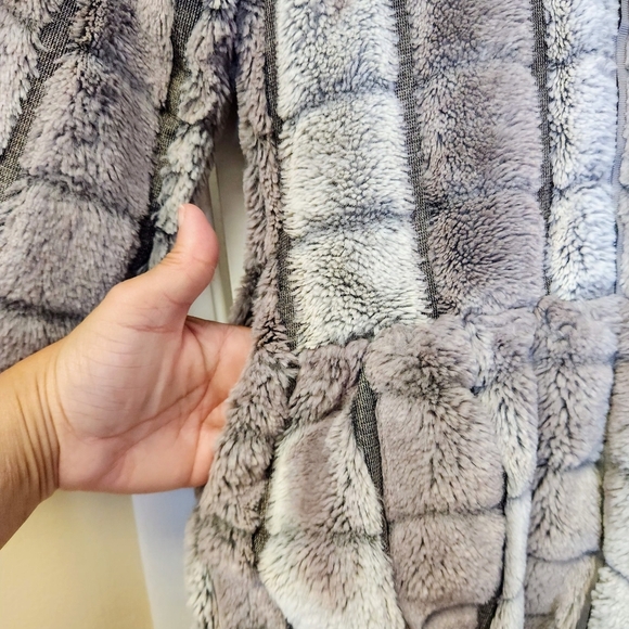 AMERICAN WIDGEON Faux Fur Hooded Coat In Cookie Cream Bun Size 6 - Picture 7 of 15